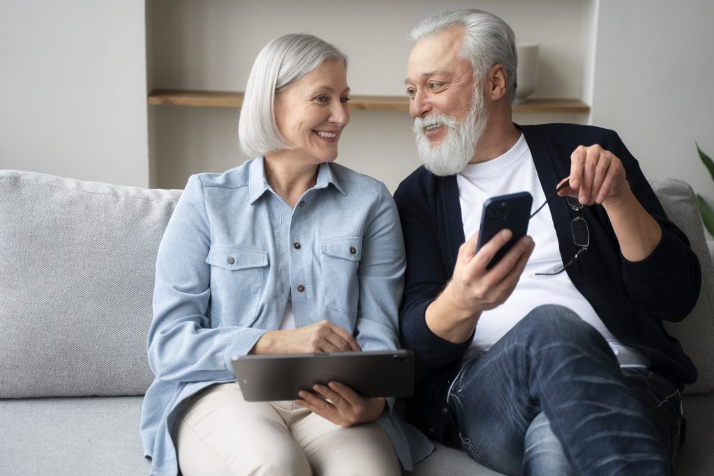 grandparents-learning-use-technology